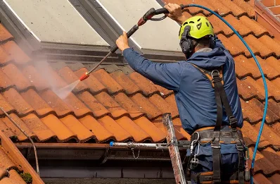 Démoussage et hydrofuge de toiture à Médan
